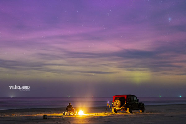 Noorderlicht tijdens kampvuur 7 oktober Noordzeestrand