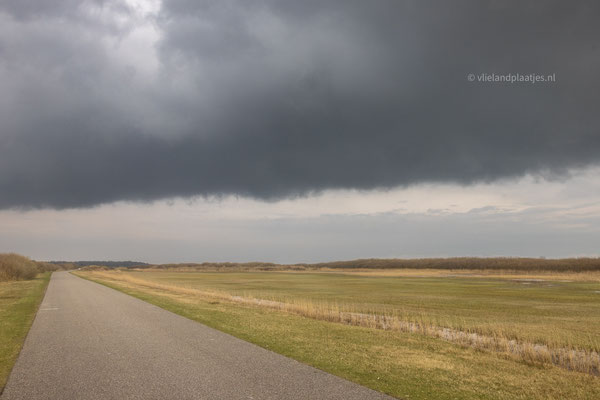 Donkere wolken boven de Postweg, maart 2024