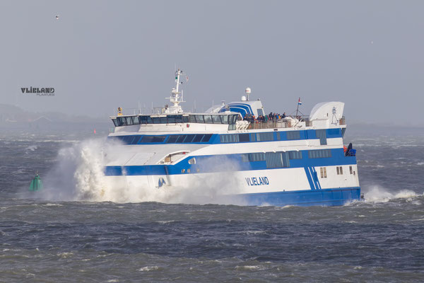 De veerdienst ploegt door de Stortemelk, 24 okt 2025