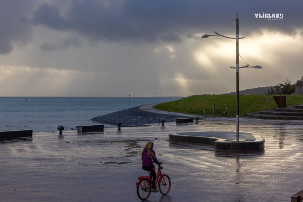Plein Havenweg tegen zonsondergang, nov 2025