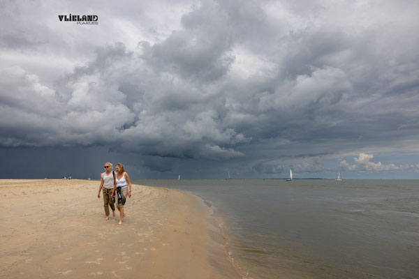 Donkere bui wolken NO hoek, juli 2025 (2)