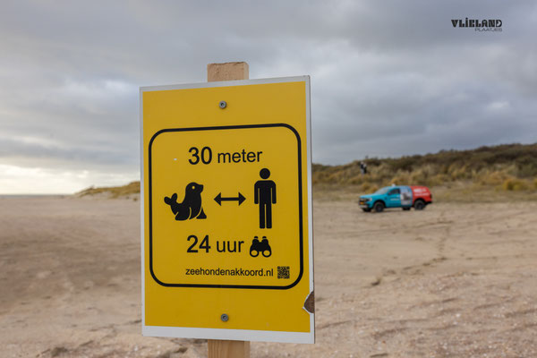 Houdt ten minste 30 meter afstand van de Zeehonden