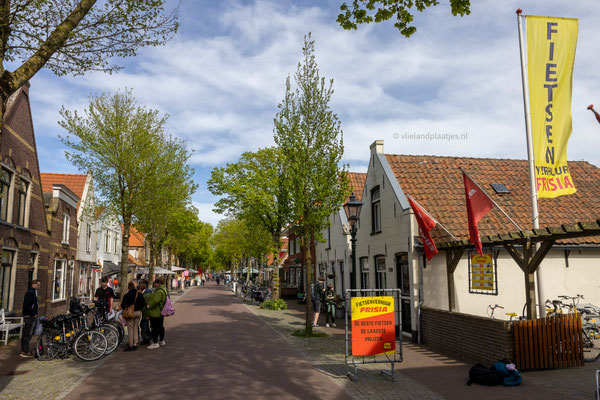 Dorpsstraat, mei 24 III