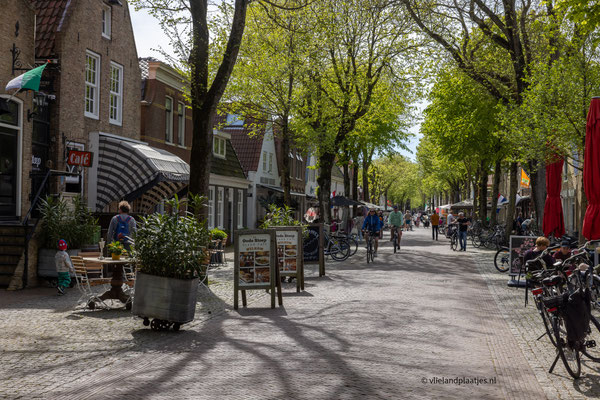 Dorpsstraat, mei 24 II