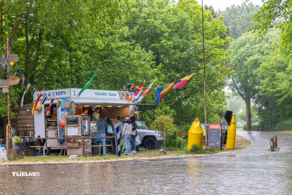 Zeebaas in trek ook in de regen, mei 2025
