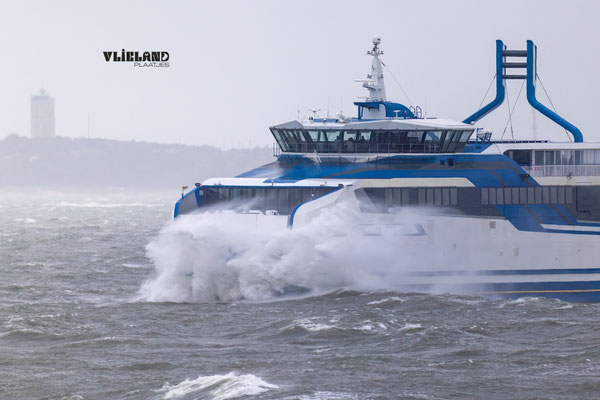Veerdienst Willem Barentsz met wind 8