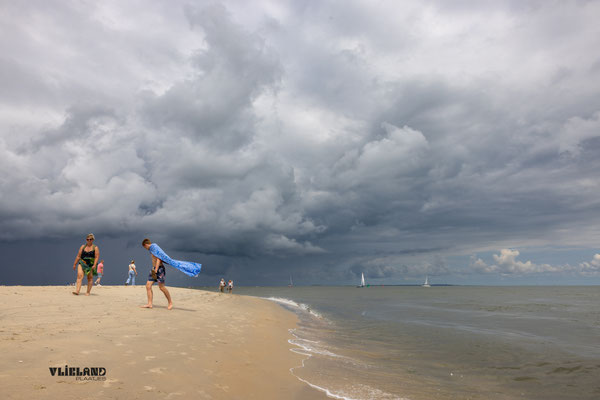Donkere bui wolken NO hoek, juli 2025