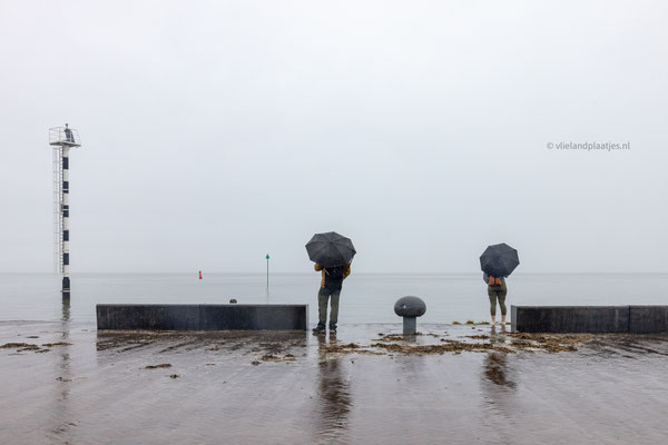 Motregen, plein Havenweg