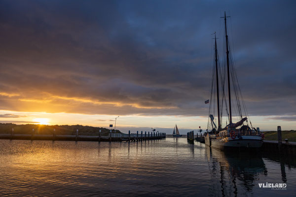 Zonsopkomst met Klipper in de jachthaven, 9 okt 2025