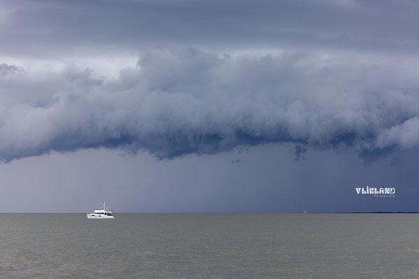 Dreigende wolken boven Swift Decision, juli 2025