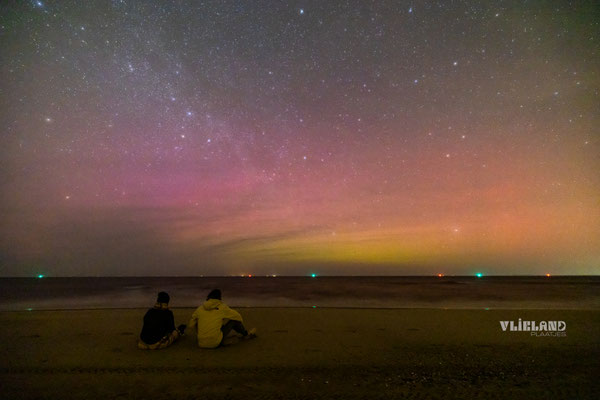Noorderlicht kijken met mijn zus Mieke, Noordzeestrand Vlieland 21 maart 2025