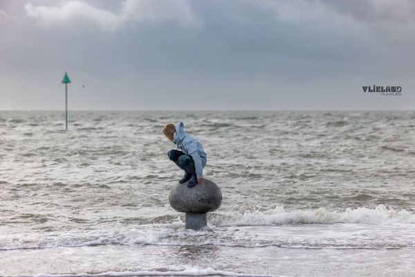 Havenplein onder water, Jongen op Paddenstoel, 24 okt 2025