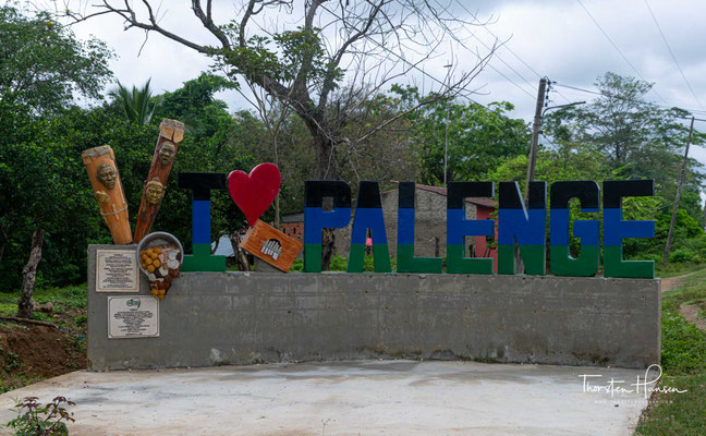 San Basilio de Palenque. Ungefähr 4.000 Menschen leben in San Basilio de Palenque, das 80 km von der Stadt Cartagena de Indias entfernt liegt..