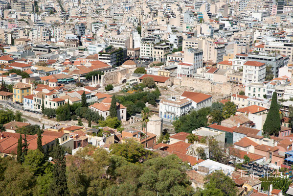 Bis zur modernen Stadtplanung des frühen 19. Jahrhunderts bildete sie den Kern der Stadt Athen. 1840 lebten noch 19.000 Menschen in der Altstadt. Danach wandelte sich die Plaka zum Tavernenviertel, das in allen gesellschaftlichen Schichten gleich beliebt 