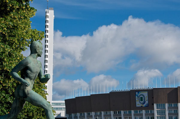 Das Olympiastadion Helsinki ist das größte Stadion Finnlands. Das Stadionrund mit Leichtathletikanlage ist die Heimstätte der finnischen Fußballnationalmannschaft.
