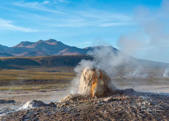 Es gehört wie Sol de Mañana zur Vulkanregion Altiplano-Puna.