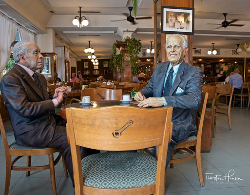 Café La Biela mit den Schriftstellern Jorge Luis Borges und Adolfo Bioy Casares
