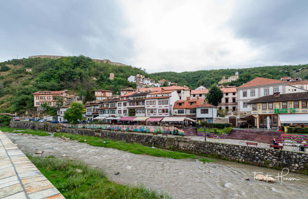 Die Festung von Prizren ist eine mittelalterliche Burg in Prizren im Süden des Kosovo. Sie wurde im 11 Jh. auf einer Anhöhe oberhalb der Stadt errichtet, unter welcher sich Prizren Schritt für Schritt zur Großstadt entwickelte.