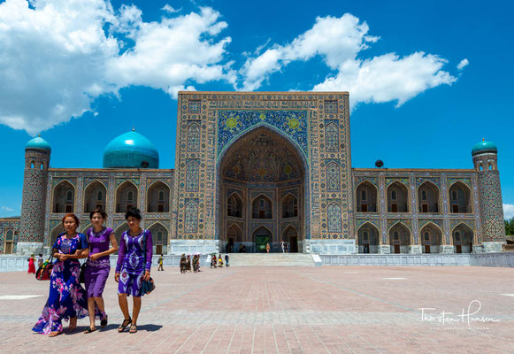Die Sher-Dor-Madrasa ist eine islamische Schule (Madrasa) in der usbekischen Stadt Samarkand. Der Herrscher Samarkands Yalangtush Bakhodur ließ im 17. Jahrhundert die Sher–Dor-Madrasa und die Tilya-Kori-Madrasa am Registan-Platz errichten.