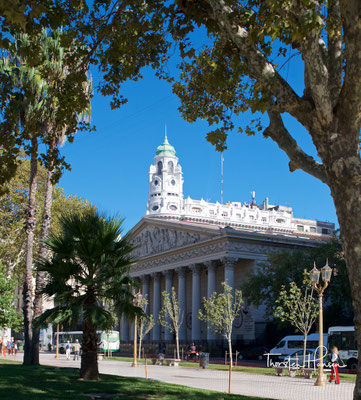 Die Catedral Metropolitana Santísima Trinidad de Buenos Aires ist die Hauptkirche der Katholiken und Mutterkirche des Erzbistums in der argentinischen Hauptstadt Buenos Aires. 