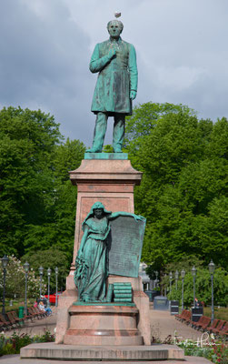 Johan Ludvig Runeberg Denkmal im Esplanadi in Helsinki