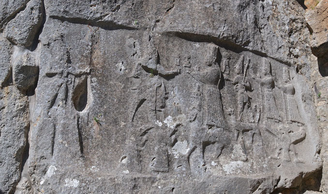Reliefs im Felsheiligtum Yazelekaya