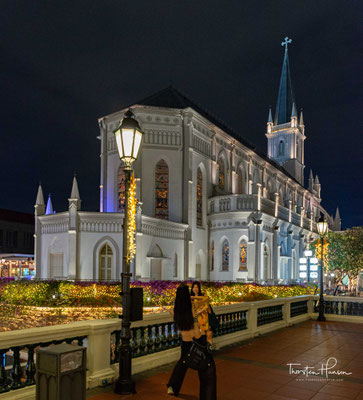 Chijmes war ursprünglich eine Niederlassung der Sisters of the Infant Jesus, einer Ordensgemeinschaft in der römisch-katholischen Kirche in Singapur. Mittlerweile ist der Komplex profaniert und ein beliebter Treffpunkt mit einer Vielzahl von Bars