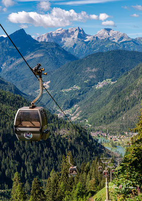 Mit der Selbahn geht es in 10 Minuten hinauf zum 1922m hoch gelegenen Col dei Baldi