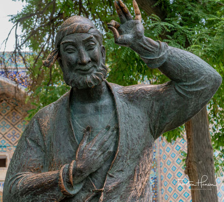 Seine historische Existenz ist nicht gesichert; es wird angenommen, dass er im 13./14. Jahrhundert in Akşehir im südwestlichen Anatolien gelebt hat.[1]