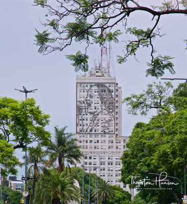 Wolkenkratzer mit Hommage an Evita Peron, auf der Avenida 9 de Julio in Buenos Aires