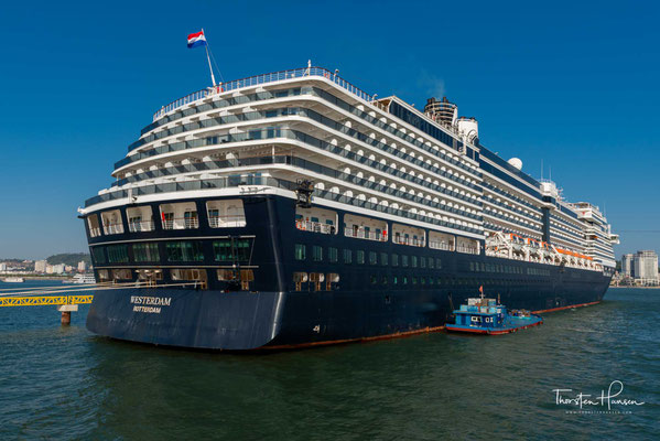 Die Westerdam in der Halong Bucht 