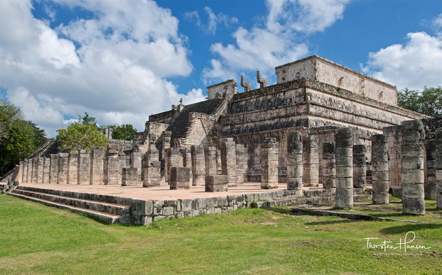 Kriegertempel und Halle der 1000 Säulen in Chichén Itzá