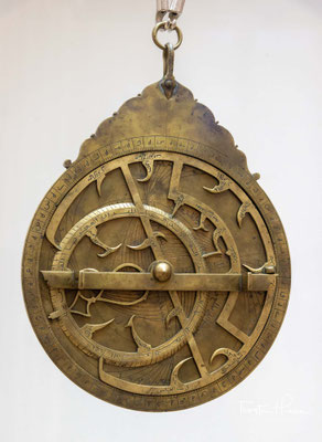 Das Observatorium wurde 1424–1428 von dem Timuriden-Fürsten Ulug Beg für die Beobachtungen der Astronomen an der Ulugbek-Madrasa errichtet.
