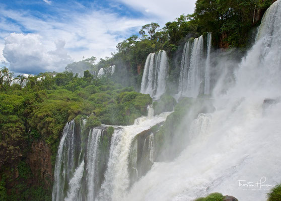 Argentinische Seite der Wasserfälle in Provinz Misiones