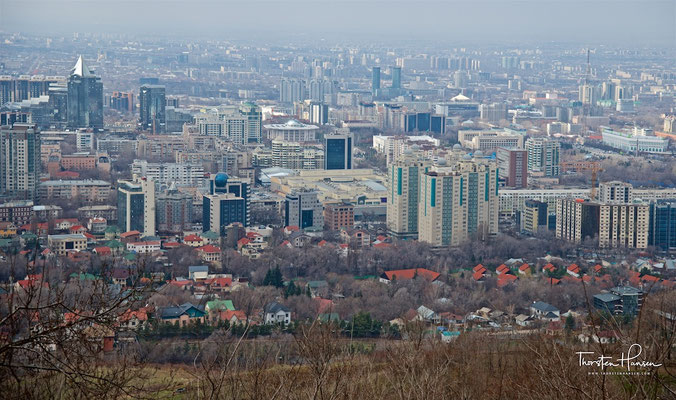 Blick vom Kök-Töbe auf Almaty 