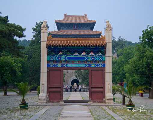Ming Gräber am Fuße des Berges Tianshou