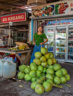 Frische Kokosnüsse in Kep