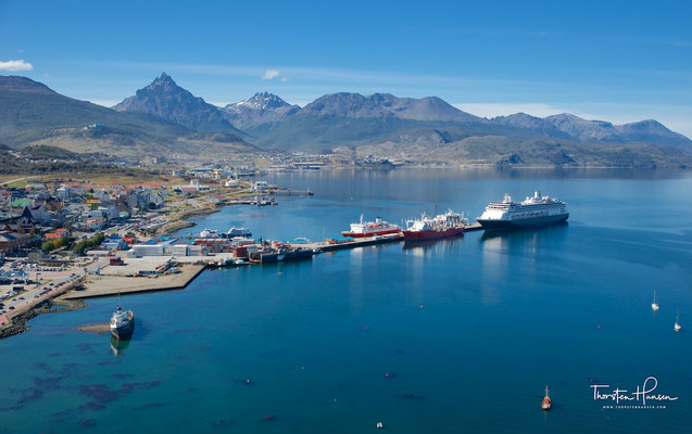 Ushuaia, In einem imposanten Rahmen von Meer, Wäldern und Bergen