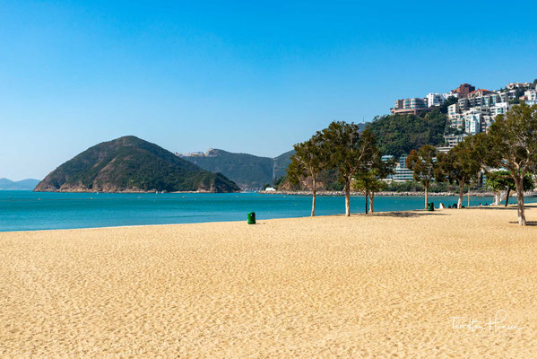 n erster Linie eine vornehme Wohngegend, besitzt die sonnenverwöhnte Repulse Bay die entspannte Atmosphäre eines Resorts. Der breite Strand ist bei Einheimischen und Besuchern gleichermaßen beliebt 
