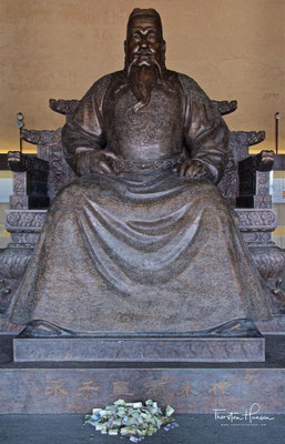 Ming Gräber am Fuße des Berges Tianshou