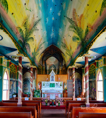 Sie wurde zwischen 1899 und 1902 unter der Leitung des belgischen katholischen Missionars Pater John Velghe erbaut, der dann die Fresken an der Innendecke und an den Wänden malte. 