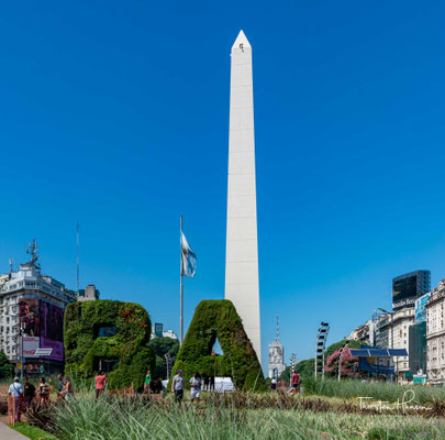 Der Obelisk von Buenos Aires ist ein 1936 gebautes 67 Meter hohes Denkmal in der Stadt Buenos Aires.  Der Obelisk wurde im Mai 1936 anlässlich des 400-jährigen Stadtgründungsjubiläums errichtet.