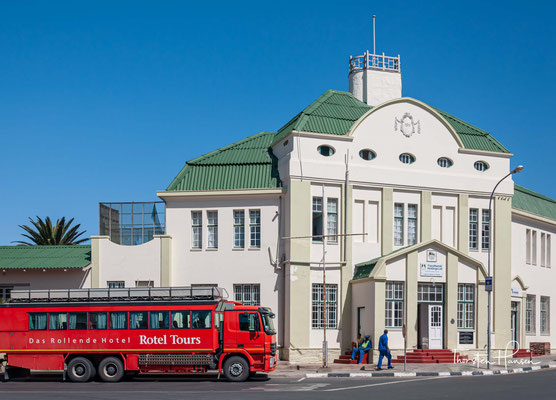 Der Bahnhof Lüderitz ist ein Baudenkmal und ehemaliger Bahnhof und entstand 1904. Der Bahnhof wurde errichtet, um die infrastrukturelle Anbindung des Hafens Lüderitz an das Inland zu verbessern. 