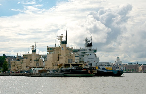 Eisbrecher im Hafen von Helsinki