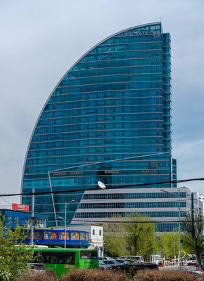 Der Blue Sky wurde 2009 eingeweiht, heute befinden sich dort Büros, Wohnungen, Restaurants und ein Luxus Hotel.
