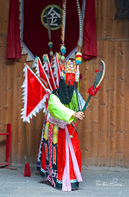 Historischer Maskentanz in Tianlong Tunpu