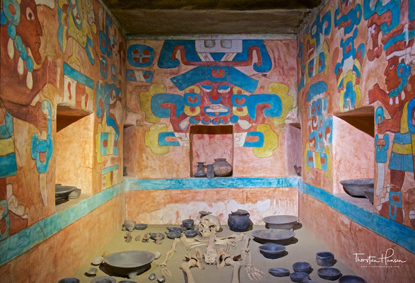 Reproduktion von Grab 105 in Monte Albán
