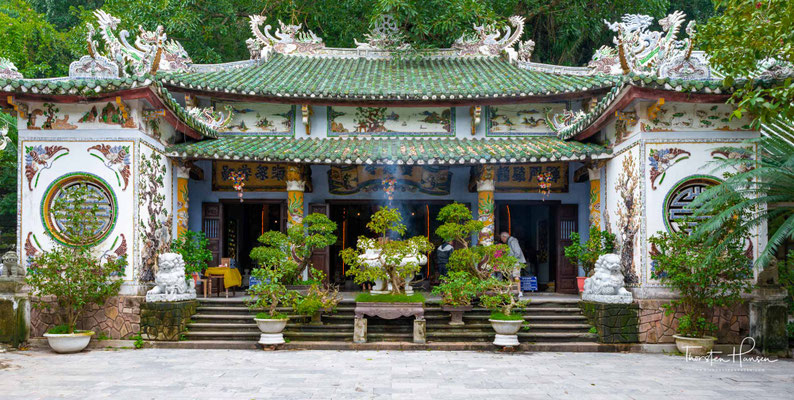 und buddhistische und hinduistische Tempel
