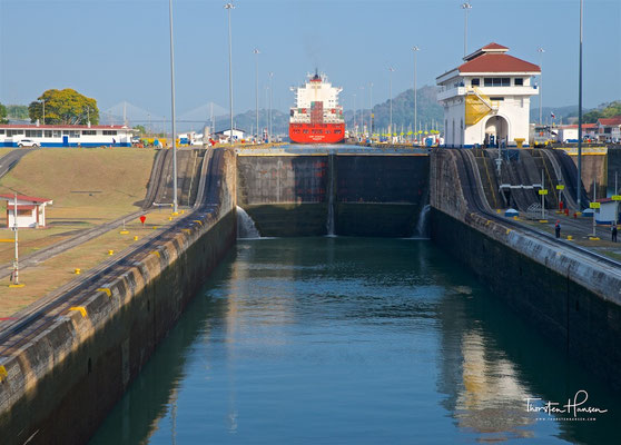Die Miraflores-Schleusen sind auf der pazifischen Seite an dem dortigen Zufahrtskanal mit zwei direkt aufeinanderfolgenden Schleusenkammern...