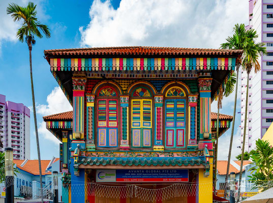 Sri Veeramakaliamman Temple (Sri Veeramakaliamman-Tempel) wurde 1881 von namhaften bengalischen Handwerkern erbaut und ist der hinduistischen Göttin Kali, der Gemahlin von Shiva, gewidmet